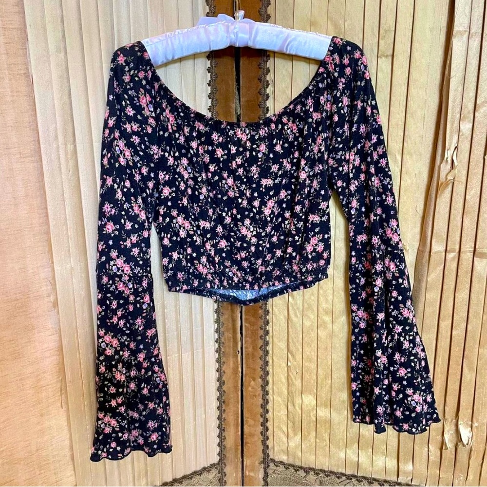 Pacsun bell sleeve crop top